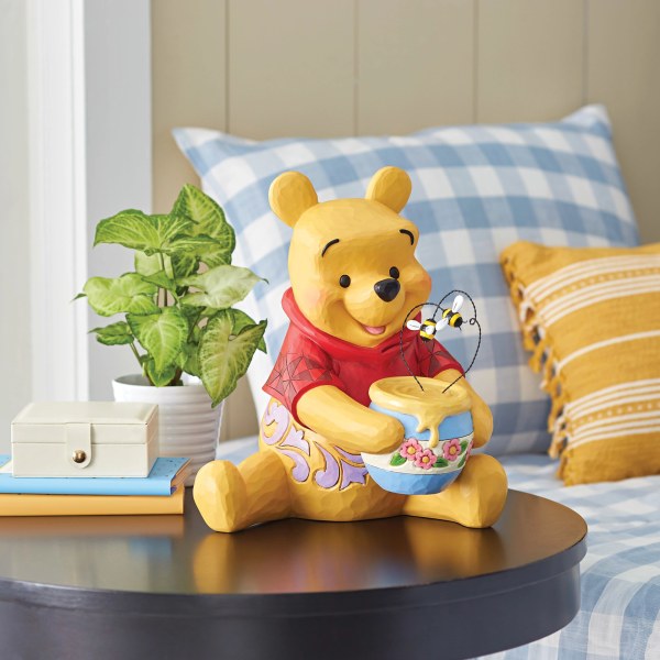 Big Winnie l'Ourson avec son pot de miel – Disney Traditions