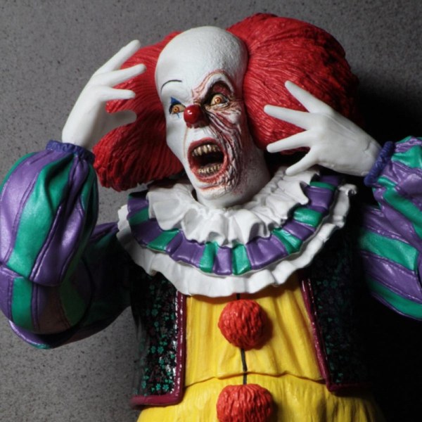 ÇA - FIGURINE ARTICULÉE - ULTIMATE PENNYWISE (1990)