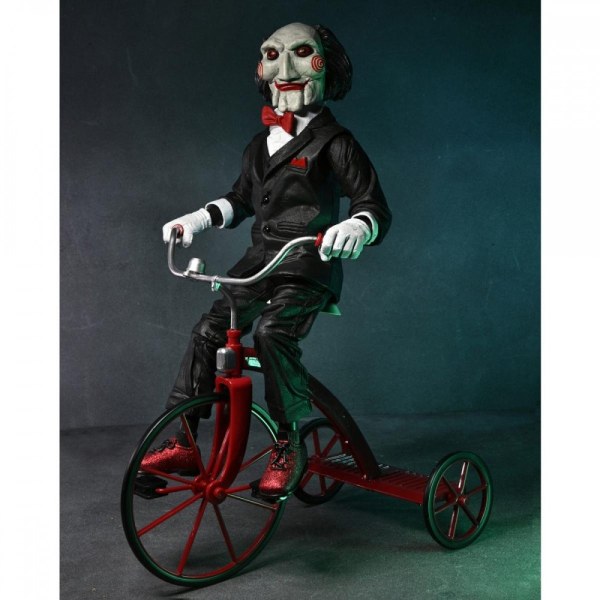 SAW – FIGURINE ARTICULÉE – BILLY SONORE SUR SON TRICYCLE