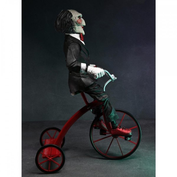 SAW – FIGURINE ARTICULÉE – BILLY SONORE SUR SON TRICYCLE
