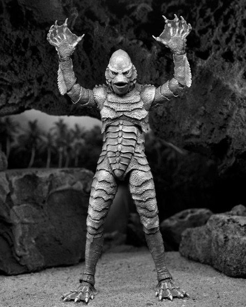 Figurine Universal Monsters Créature Ultime du Lagon Noir (N&B) 18 cm