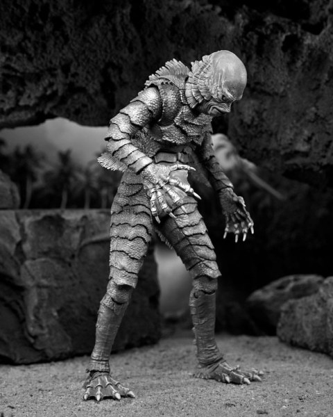 Figurine Universal Monsters Créature Ultime du Lagon Noir (N&B) 18 cm