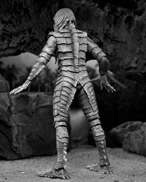 Figurine Universal Monsters Créature Ultime du Lagon Noir (N&B) 18 cm