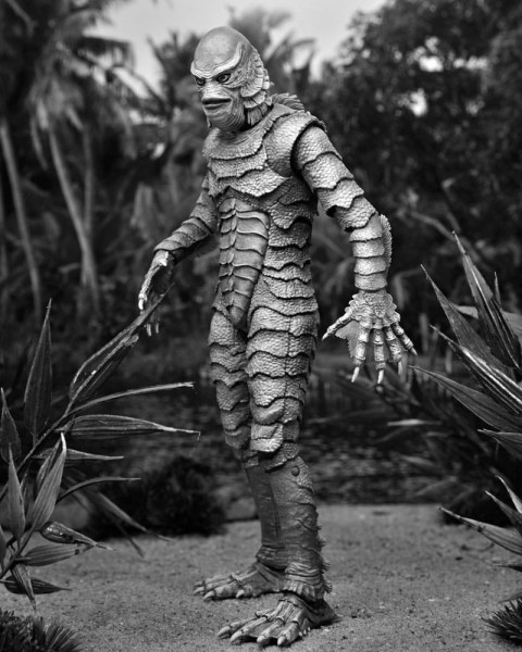 Figurine Universal Monsters Créature Ultime du Lagon Noir (N&B) 18 cm