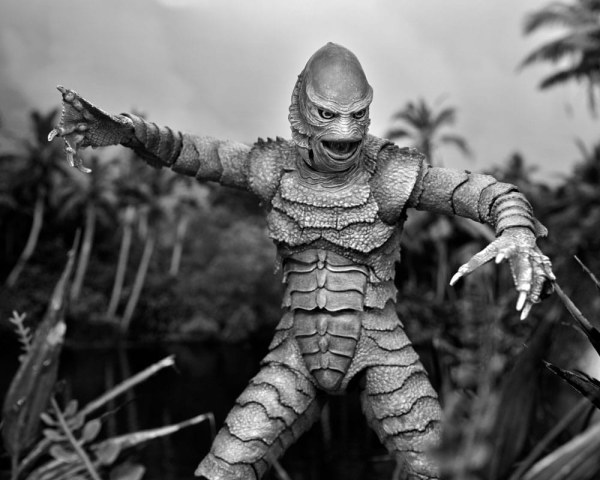 Figurine Universal Monsters Créature Ultime du Lagon Noir (N&B) 18 cm