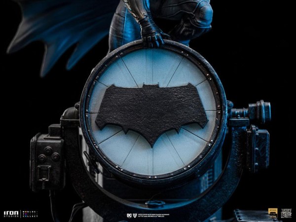 Batman sur Batsignal Art Scale Deluxe - Justice League