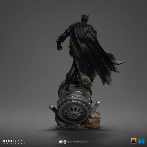 BATMAN BLACK VERSION ART SCALE DELUXE - DC COMICS