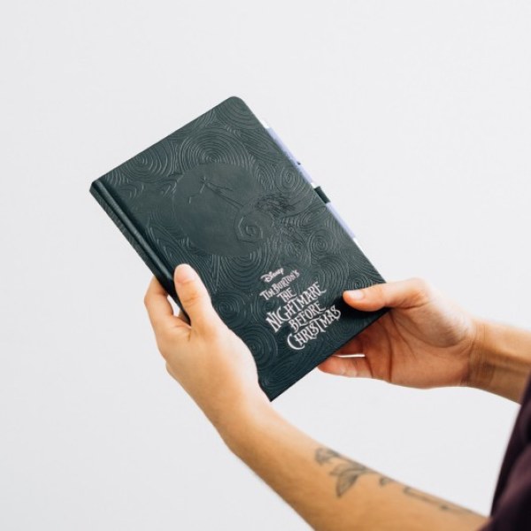 CARNET A5 PREMIUM AVEC STYLO PROJECTEUR - DISNEY L'ÉTRANGE NOËL DE MONSIEUR JACK