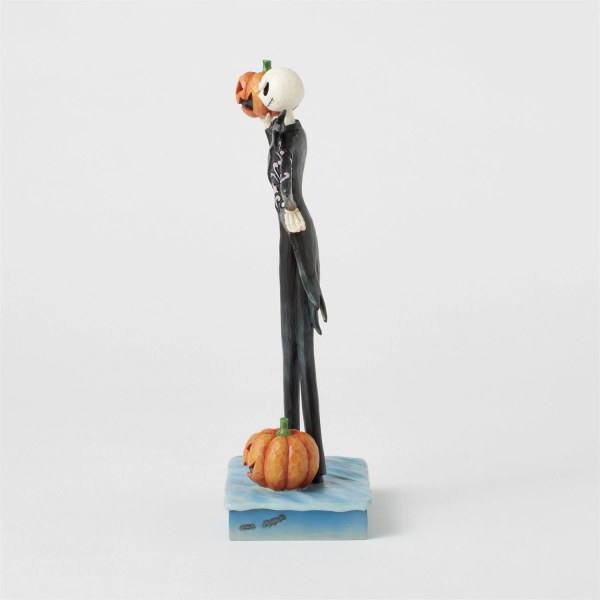 Figurine Jack tenant une citrouille - DISNEY TRADITIONS