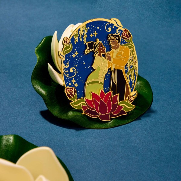 Pin offret collector phosphorescent Tiana & Naveen - DISNEY LOUNGEFLY La Princesse et la Grenouille 15e anniversaire