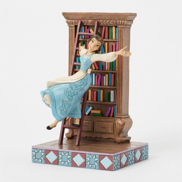 Belle dans sa bibliothèque – Disney Traditions