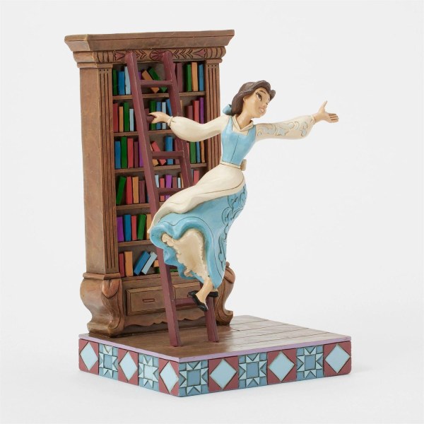 Belle dans sa bibliothèque – Disney Traditions