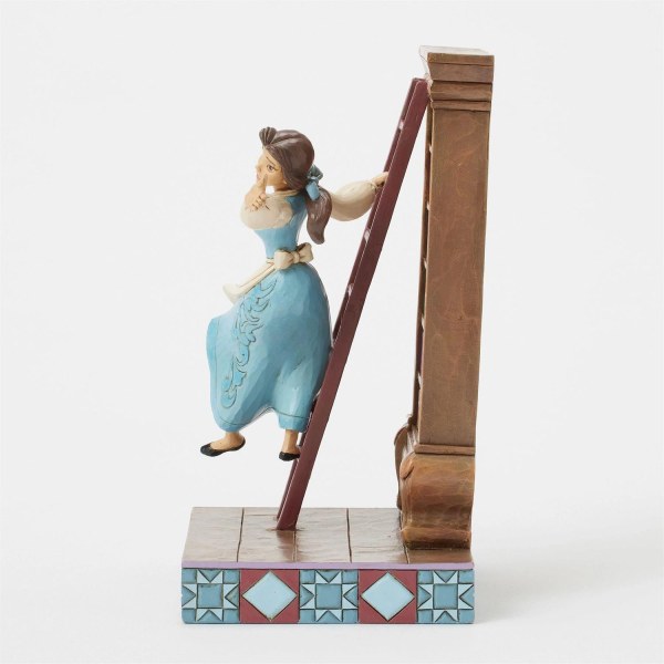 Belle dans sa bibliothèque – Disney Traditions