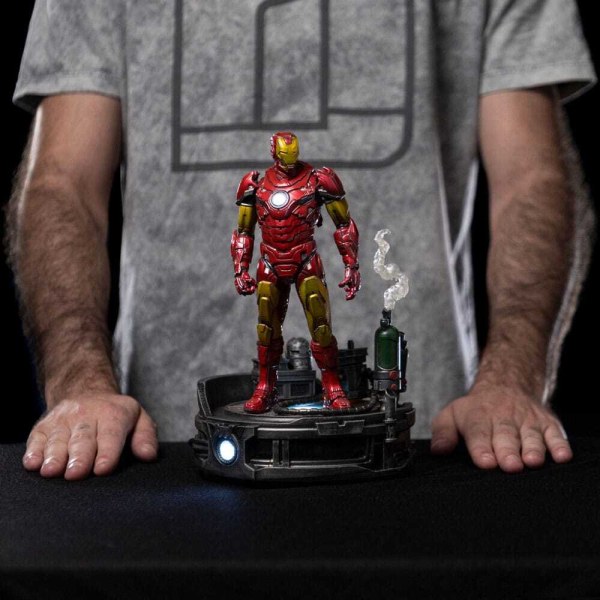 Marvel statuette 1/10 Deluxe Art Scale Iron Man Unleashed 23 cm - Emballage abîmé