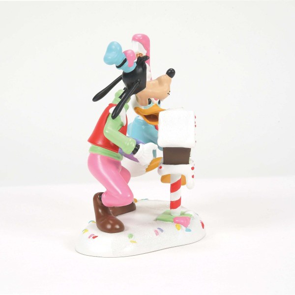 DONALD ET DINGO SONT EN PLEINE SÉRIE - DISNEY VILLAGE
