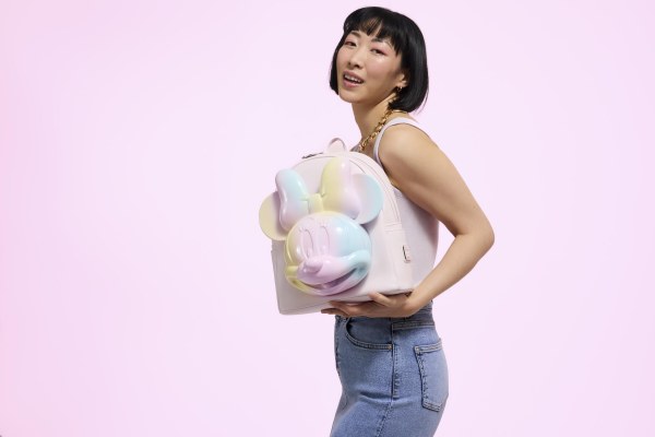Mini sac à dos Minnie tie and dye - DISNEY LOUNGEFLY