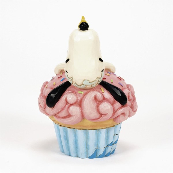 Snoopy allongé sur un cupcake - Peanuts