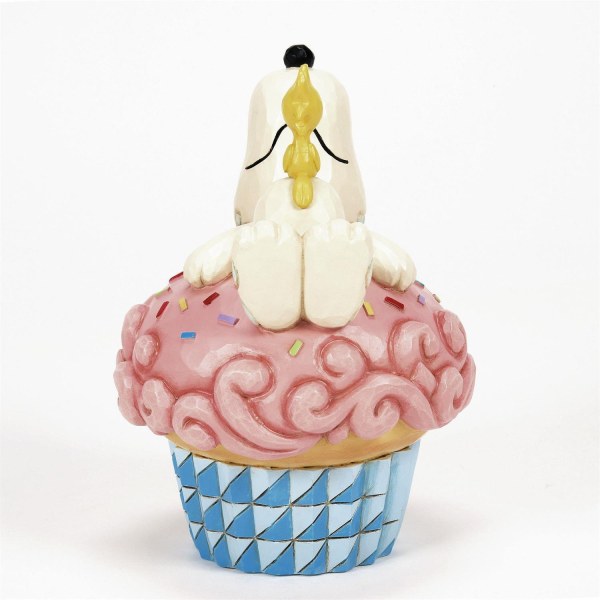 Snoopy allongé sur un cupcake - Peanuts