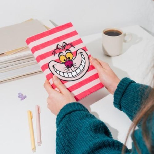 CARNET A5 PREMIUM COUVERTURE PELUCHE CHAT DU CHESHIRE - DISNEY ALICE AU PAYS DES MERVEILLES