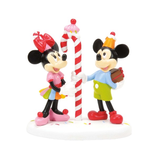MICKEY ET MINNIE PARTAGENT UNE FRIANDISE - DISNEY VILLAGE