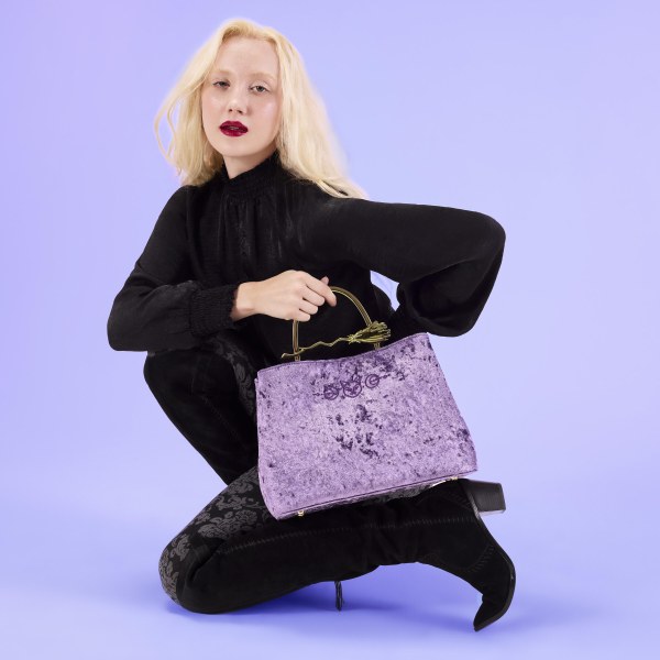 SAC À MAIN EN VELOURS AVEC MANCHE À BALAI - DISNEY LOUNGEFLY HOCUS POCUS