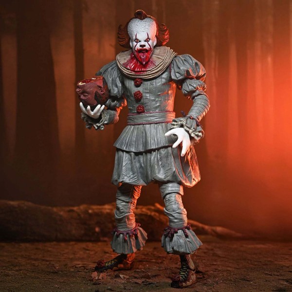 WELCOME TO DERRY - 7" SCALE ACTION FIGURE - ULTIMATE PENNYWISE