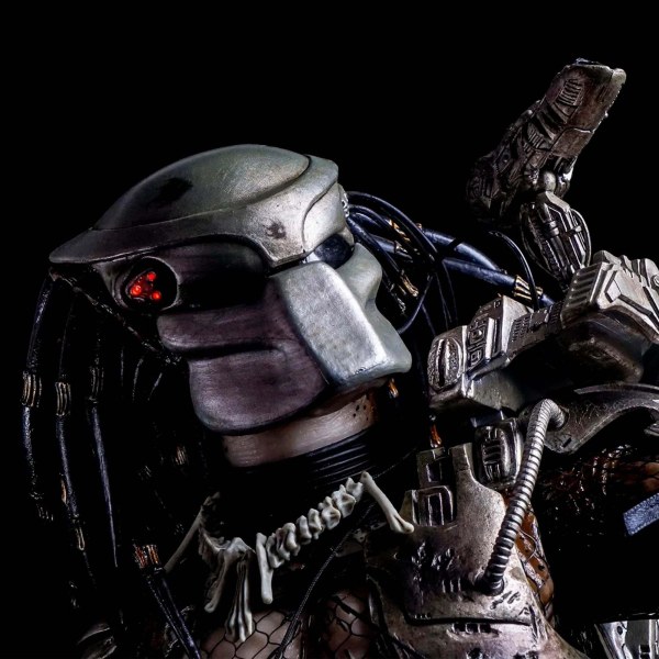 PREDATOR - ¼ SCALE FIGURE - JUNGLE HUNTER PREDATOR WITH LED LIGHTS