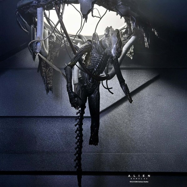 ALIEN : ROMULUS - FIGURINE ARTICULÉE À L'ÉCHELLE 7" - XÉNOMORPHE DE DELUXE SUSPENDU DE LABORATOIRE XX121