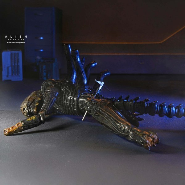 ALIEN : ROMULUS - FIGURINE ARTICULÉE À L'ÉCHELLE 7" - XÉNOMORPHE DE DELUXE SUSPENDU DE LABORATOIRE XX121
