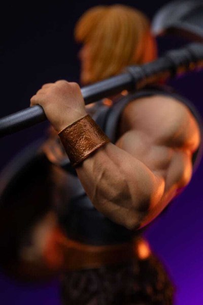 Statuette Maîtres de l'Univers à Art Scale 1/10, He-Man en armure de combat, 23 cm