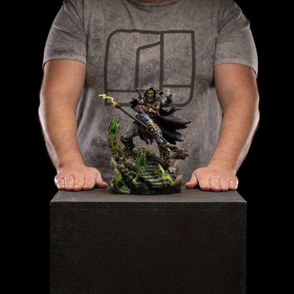 Statuette Maîtres de l’Univers 1/10 Art Scale Deluxe Skeletor Déchaîné 23 cm