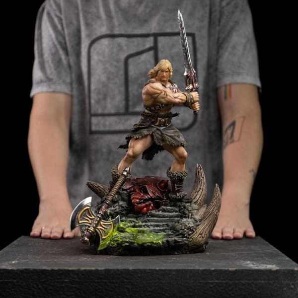 Statuette Maîtres de l’Univers 1/10 Art Scale Deluxe He-Man Déchaîné 34 cm