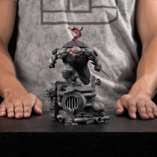 Statuette Tortues Ninja à Art Scale 1/10, version Raphael noir et blanc, 26 cm