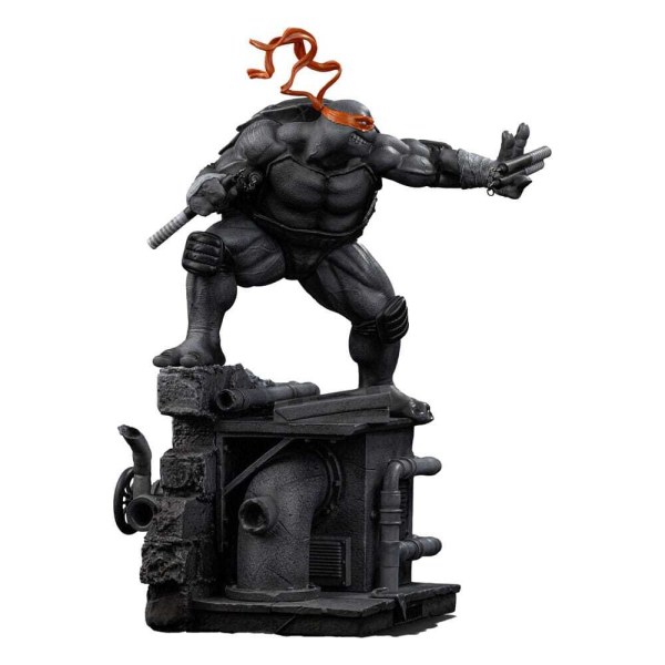 Statuette Tortues Ninja à Art Scale 1/10, version Michelangelo noir et blanc, 26 cm