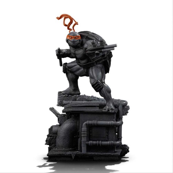 Statuette Tortues Ninja à Art Scale 1/10, version Michelangelo noir et blanc, 26 cm