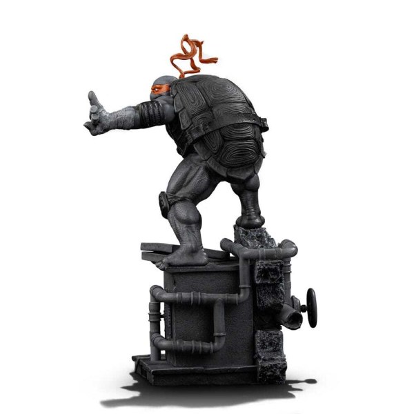 Statuette Tortues Ninja à Art Scale 1/10, version Michelangelo noir et blanc, 26 cm