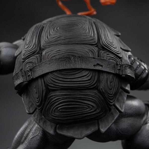 Statuette Tortues Ninja à Art Scale 1/10, version Michelangelo noir et blanc, 26 cm