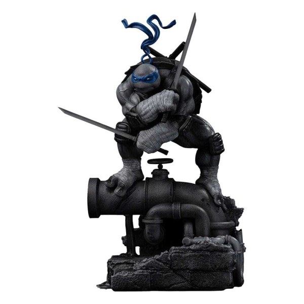 Statuette Tortues Ninja à Art Scale 1/10, variante Leonardo noir et blanc, 26 cm