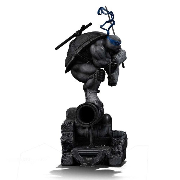 Statuette Tortues Ninja à Art Scale 1/10, variante Leonardo noir et blanc, 26 cm