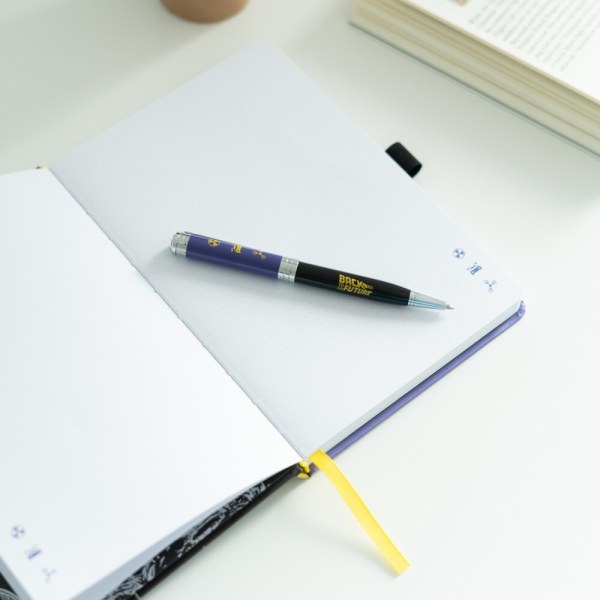 CARNET DE NOTES A5 PREMIUM AVEC STYLO PROJECTEUR - RETOUR VERS LE FUTUR