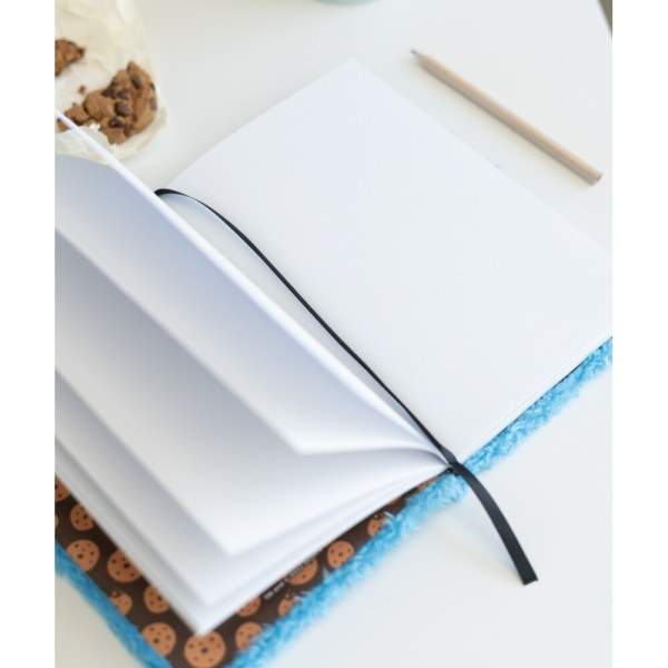 CARNET DE NOTES PREMIUM A5 EN PELUCHE - RUE SÉSAME