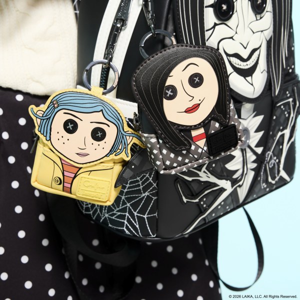 Porte-clés Mini Sac à Dos Mystère - Loungefly Coraline