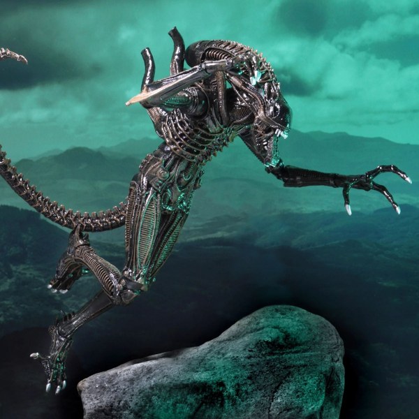 ALIEN - 7" SCALE ACTION FIGURE - ULTIMATE ALIENS WARRIOR 1986 (BROWN)