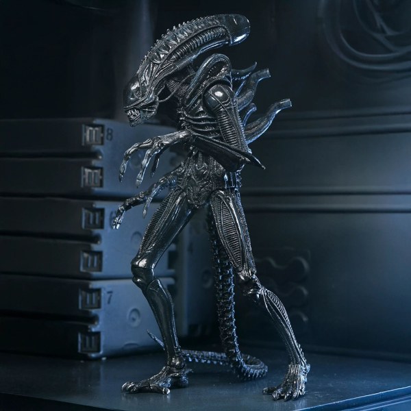 ALIENS - 7" SCALE ACTION FIGURE - 40TH ANNIVERSARY ULTIMATE WARRIOR XENOMORPH (BLACK)