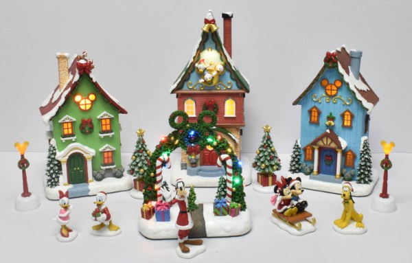 Village de Noël Disney 13 pièces – Exclusivité Costco