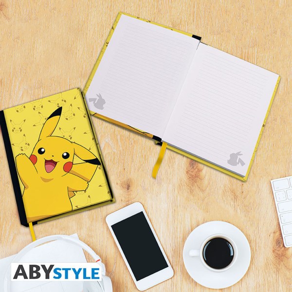 POKEMON - Cahier A5 + Mug 320 ml + Cartes postales Pikachu