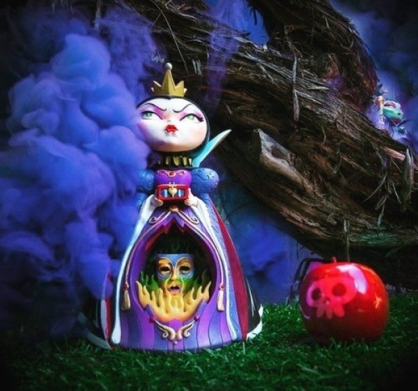 MALÉFIQUE FIGURINE LUMINEUSE MISS MINDY DISNEY