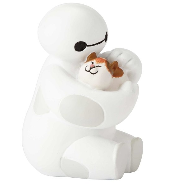 BAYMAX CARESSE UN CHAT DISNEY SHOWCASE
