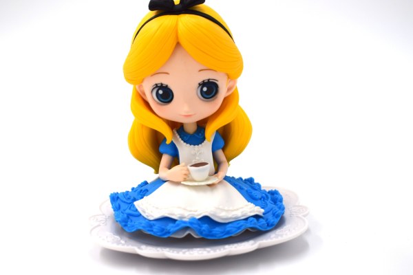 ALICE ASSISE - DISNEY Q POSKET