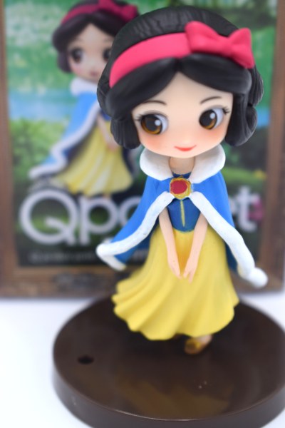 MINI BLANCHE-NEIGE AVEC MANTEAU - DISNEY Q POSKET
